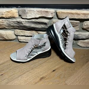 Size 8 wedge heel sandals, Jambu sandals